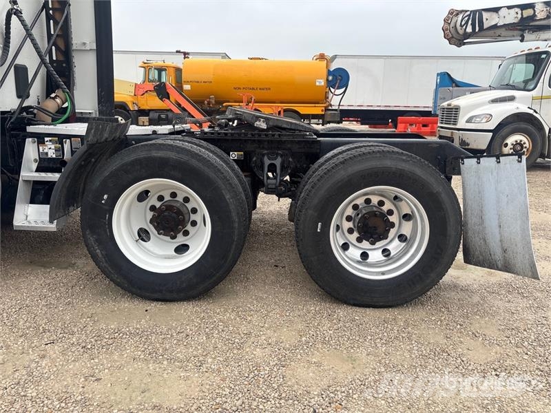 Kenworth T680 Vetopöytäautot