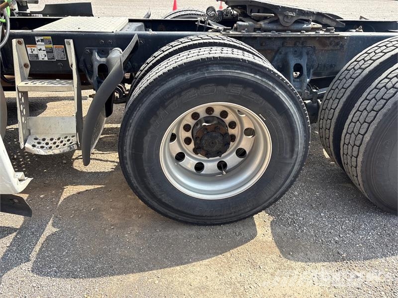 Kenworth T680 Тягачі