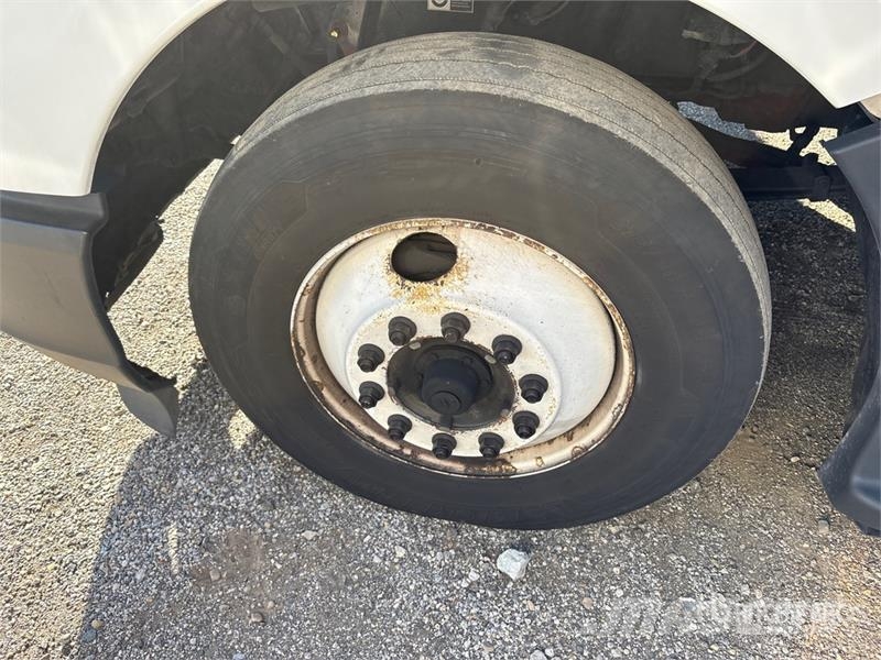 Kenworth T680 4x2 S/A Day Cab Truck Tractor Tractor Units