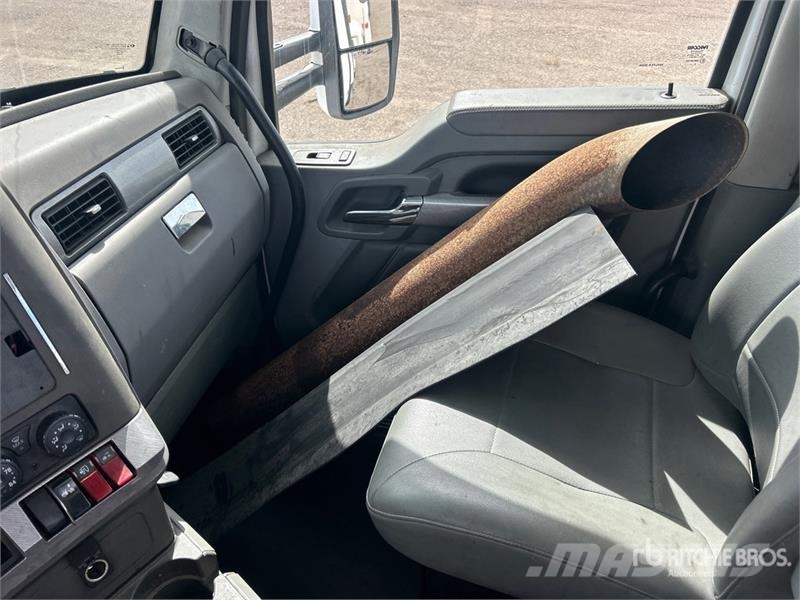 Kenworth T680 4x2 S/A Day Cab Truck Tractor Седельные тягачи