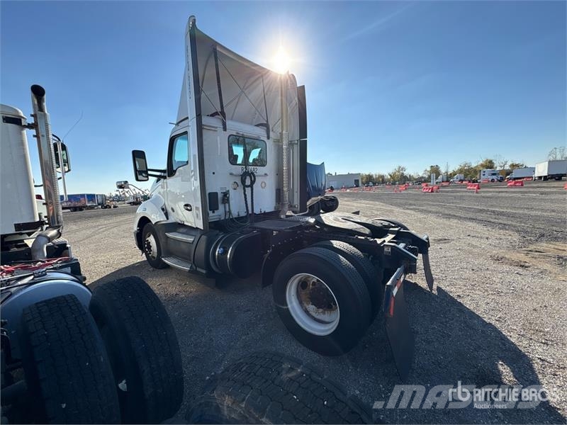 Kenworth T680 4x2 S/A Day Cab Truck Tractor Tractor Units