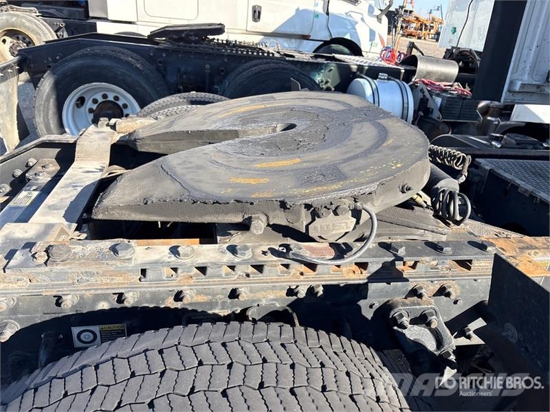 Kenworth T680 4x2 S/A Day Cab Truck Tractor Tractor Units