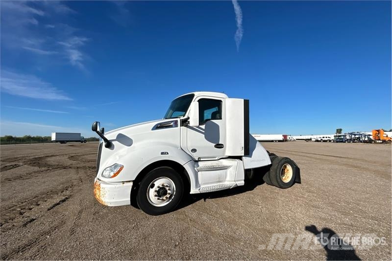 Kenworth T680 4x2 S/A Day Cab Truck Tractor Vlačilci