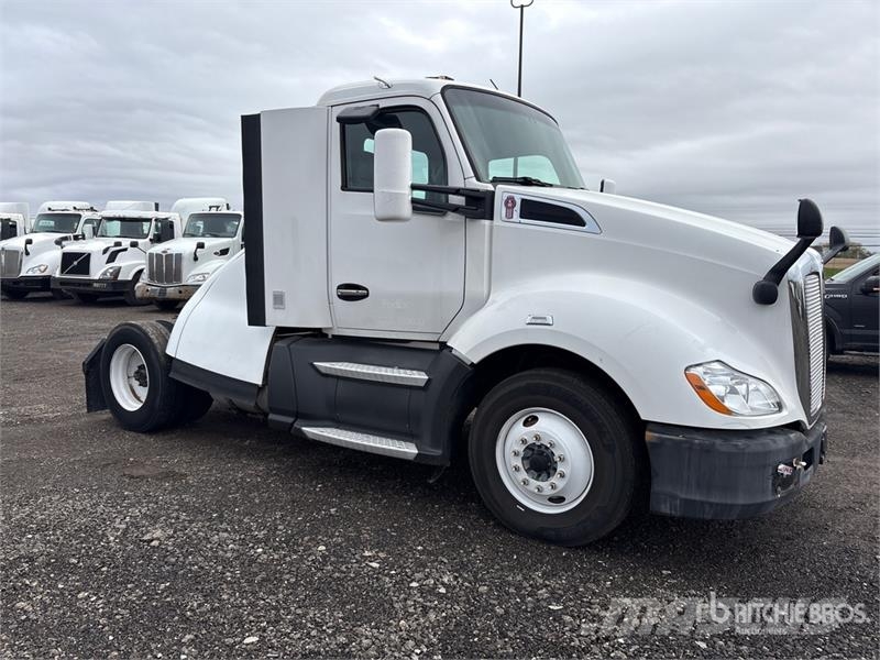 Kenworth T680 4x2 S/A Day Cab Truck Tractor Vlačilci