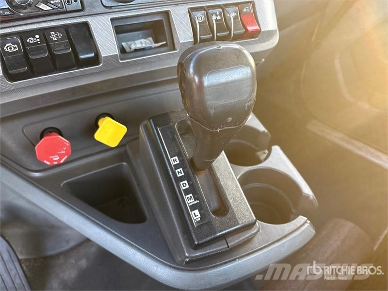 Kenworth T680 4x2 S/A Day Cab Truck Tractor Влекачи