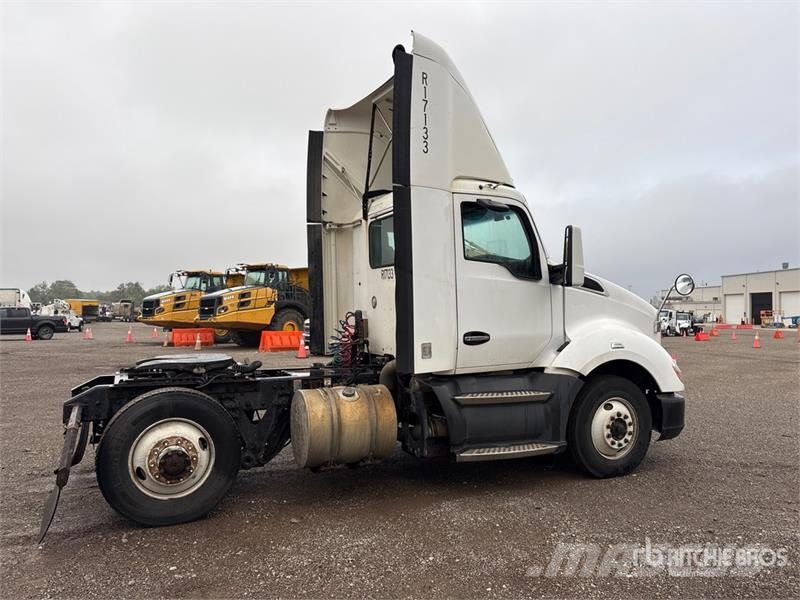 Kenworth T680 4x2 S/A Day Cab Truck Tractor Sadulveokid