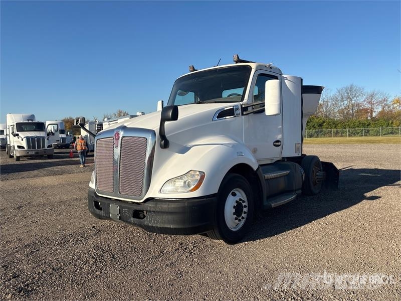 Kenworth T680 4x2 S/A Day Cab Truck Tractor Tractor Units
