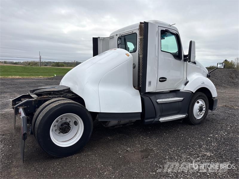 Kenworth T680 4x2 S/A Day Cab Truck Tractor Vlačilci