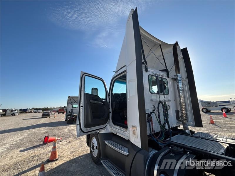 Kenworth T680 4x2 S/A Day Cab Truck Tractor Vlačilci