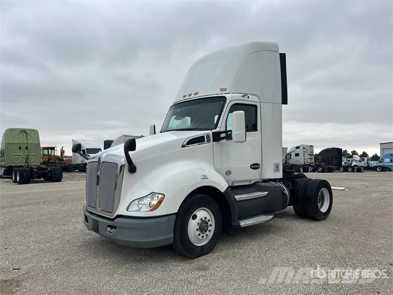 Kenworth T680 4x2 S/A Day Cab Truck Tractor Tegljači