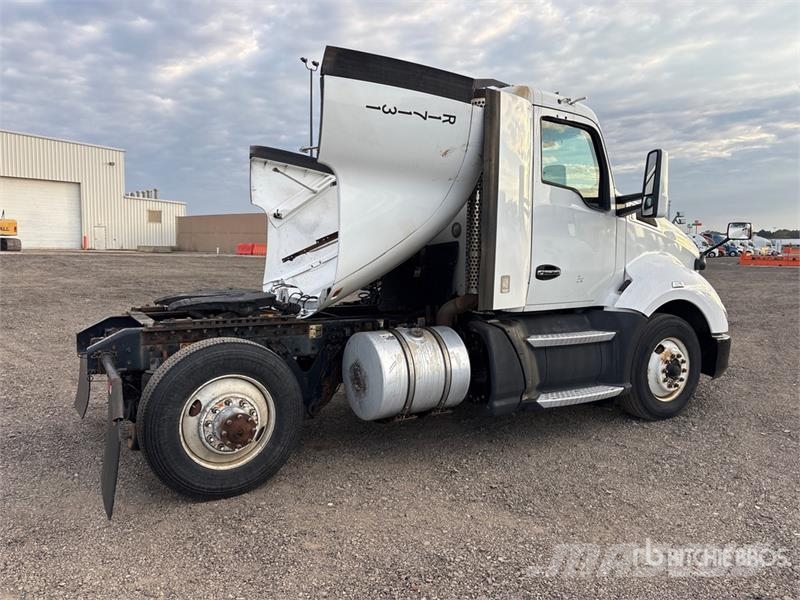 Kenworth T680 4x2 S/A Day Cab Truck Tractor Влекачи