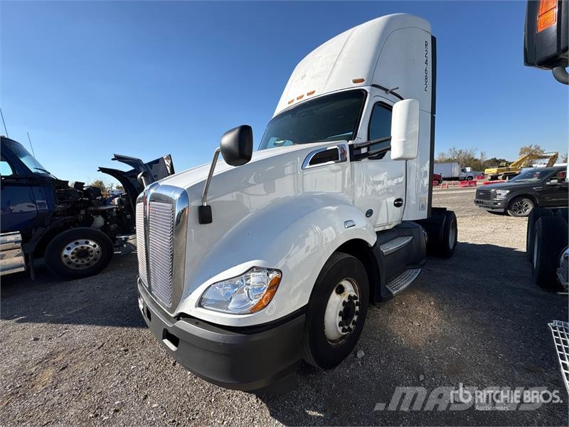 Kenworth T680 4x2 S/A Day Cab Truck Tractor Tractor Units