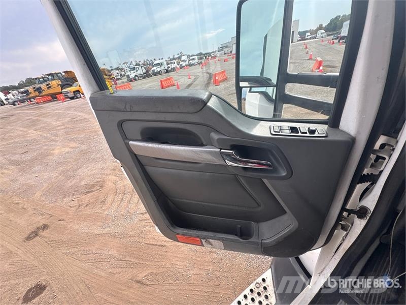 Kenworth T680 4x2 S/A Day Cab Truck Tractor Vlačilci