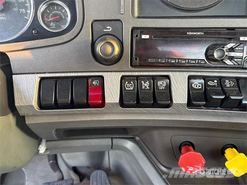 Kenworth T680 4x2 S/A Day Cab Truck Tractor Влекачи