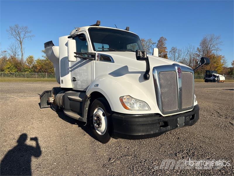 Kenworth T680 4x2 S/A Day Cab Truck Tractor Tractor Units