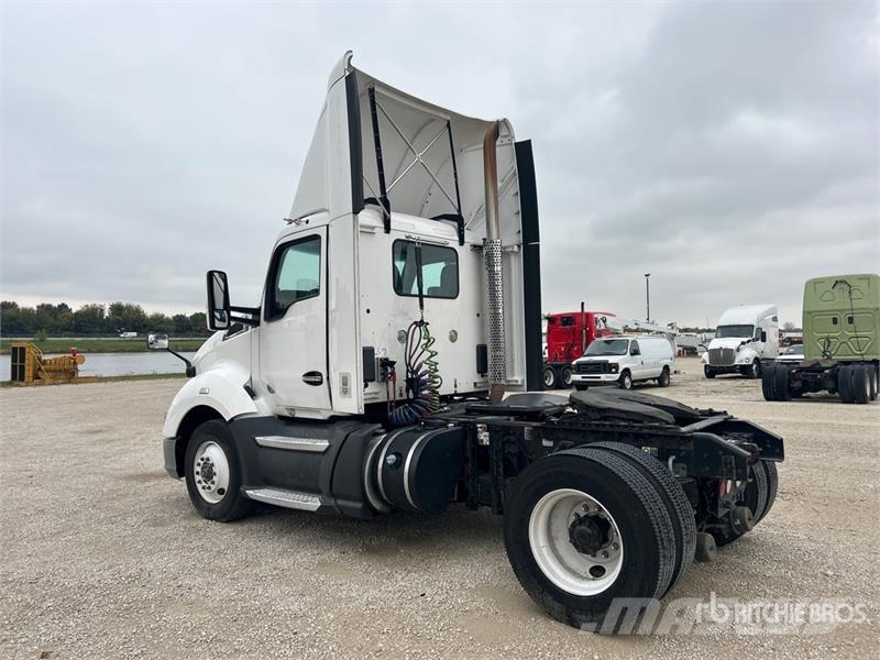 Kenworth T680 4x2 S/A Day Cab Truck Tractor Tegljači