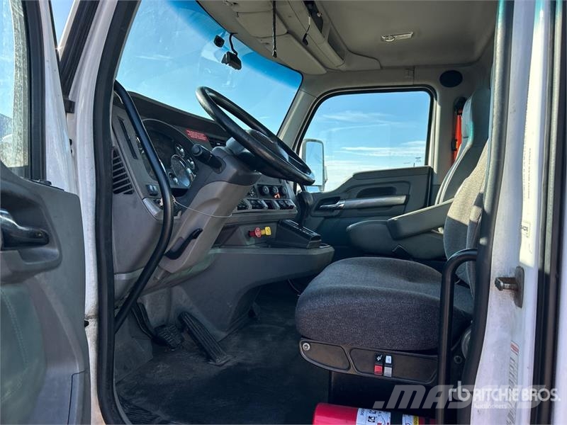 Kenworth T680 4x2 S/A Day Cab Truck Tractor Vlačilci