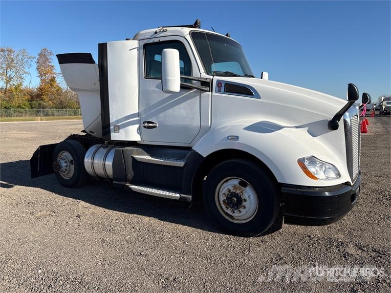 Kenworth T680 4x2 S/A Day Cab Truck Tractor Tractor Units