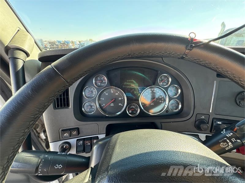 Kenworth T680 4x2 S/A Day Cab Truck Tractor Tractor Units