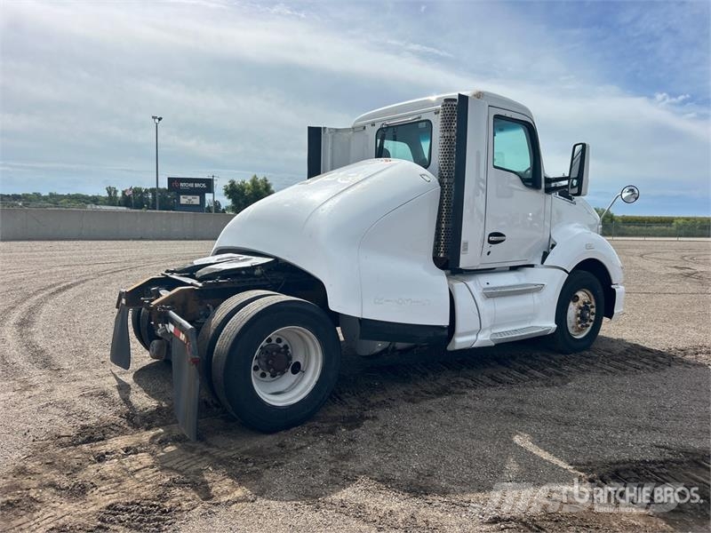 Kenworth T680 4x2 S/A Day Cab Truck Tractor Седельные тягачи