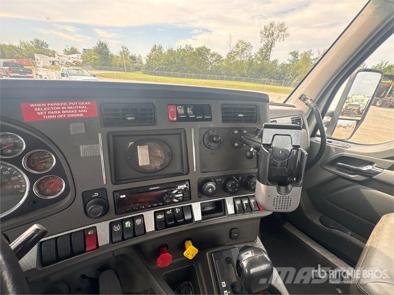 Kenworth T680 4x2 S/A Day Cab Truck Tractor Vlačilci