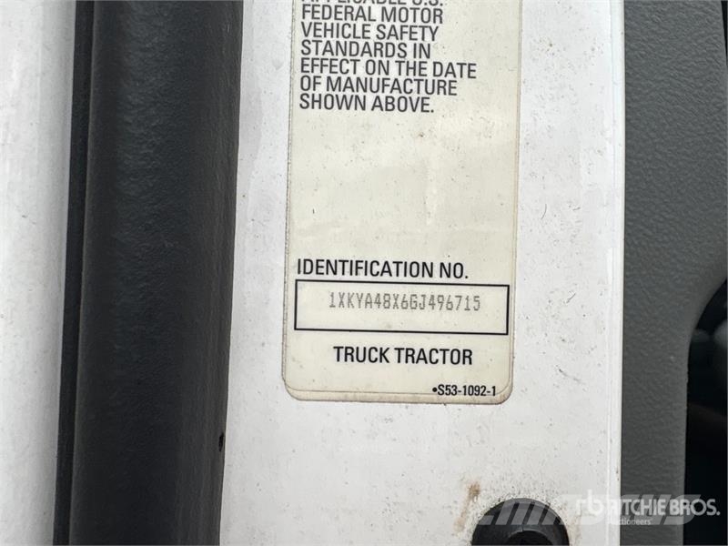 Kenworth T680 4x2 S/A Day Cab Truck Tractor Vlačilci