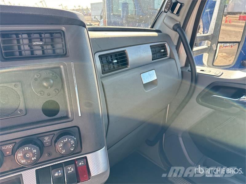 Kenworth T680 4x2 S/A Day Cab Truck Tractor Tractor Units