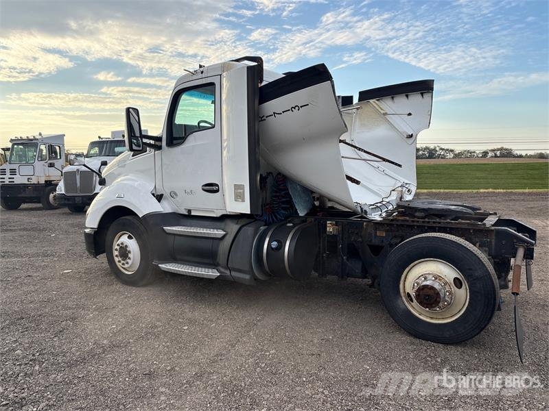 Kenworth T680 4x2 S/A Day Cab Truck Tractor Влекачи
