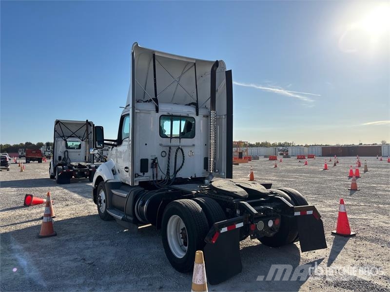 Kenworth T680 4x2 S/A Day Cab Truck Tractor Vlačilci
