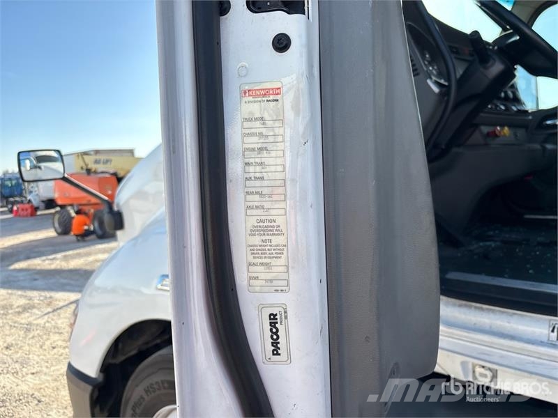 Kenworth T680 4x2 S/A Day Cab Truck Tractor Vlačilci