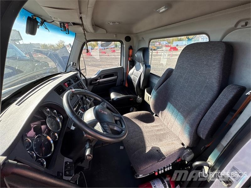 Kenworth T680 4x2 S/A Day Cab Truck Tractor Tractor Units