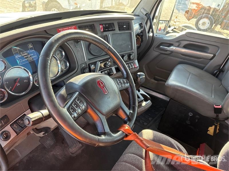 Kenworth T680 4x2 S/A Day Cab Truck Tractor Vlačilci