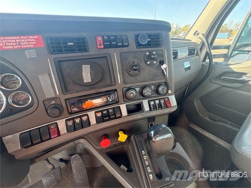 Kenworth T680 4x2 S/A Day Cab Truck Tractor Dragbilar