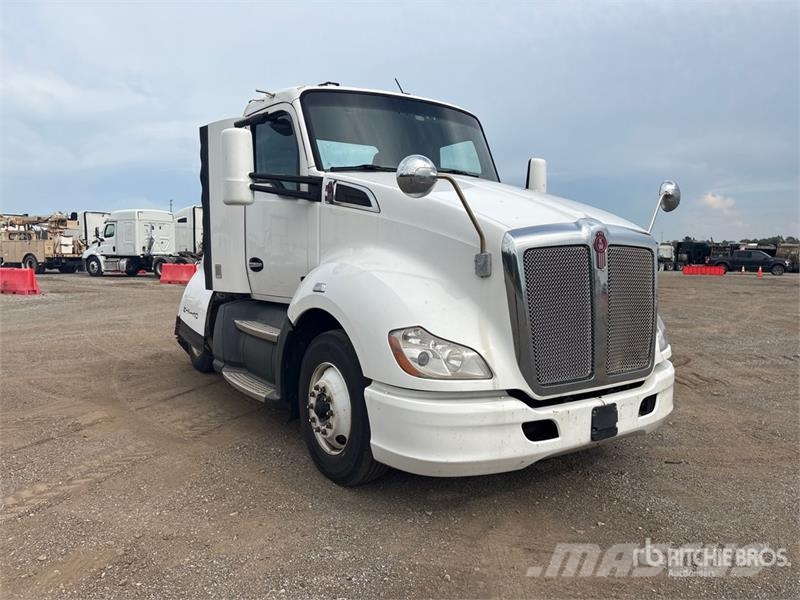 Kenworth T680 4x2 S/A Day Cab Truck Tractor Vlačilci