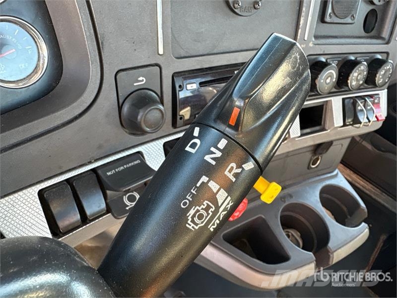 Kenworth T680 4x2 S/A Day Cab Truck Tractor Tractor Units