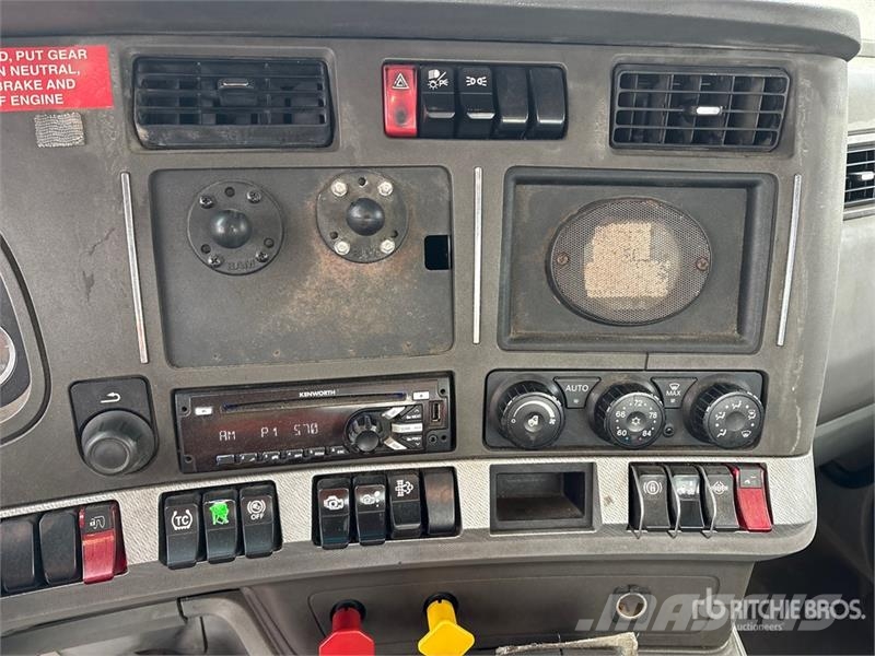 Kenworth T680 4x2 S/A Day Cab Truck Tractor Sadulveokid