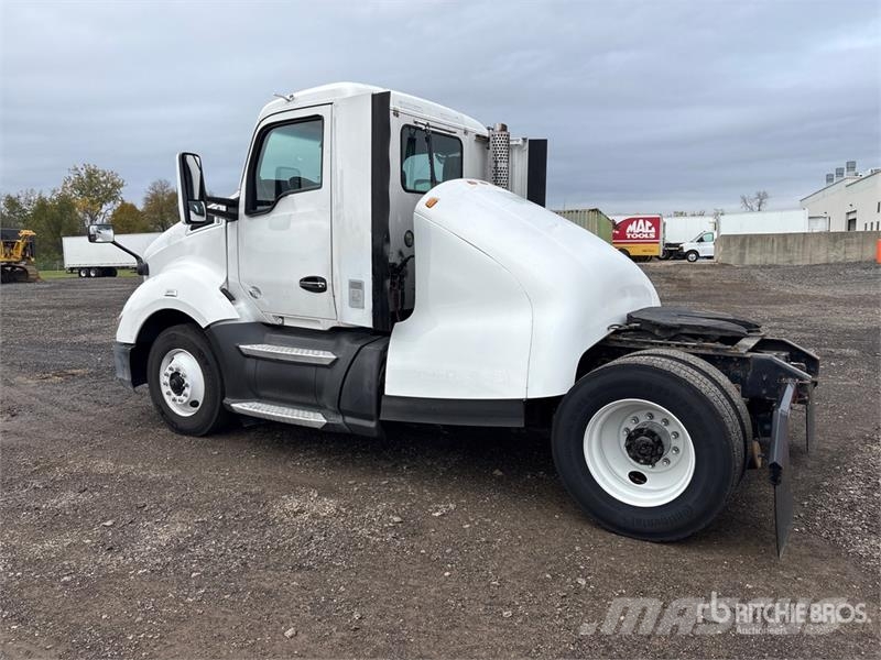 Kenworth T680 4x2 S/A Day Cab Truck Tractor Vlačilci