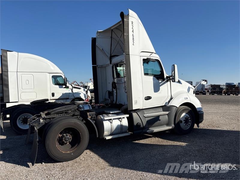 Kenworth T680 4x2 S/A Day Cab Truck Tractor Tractor Units