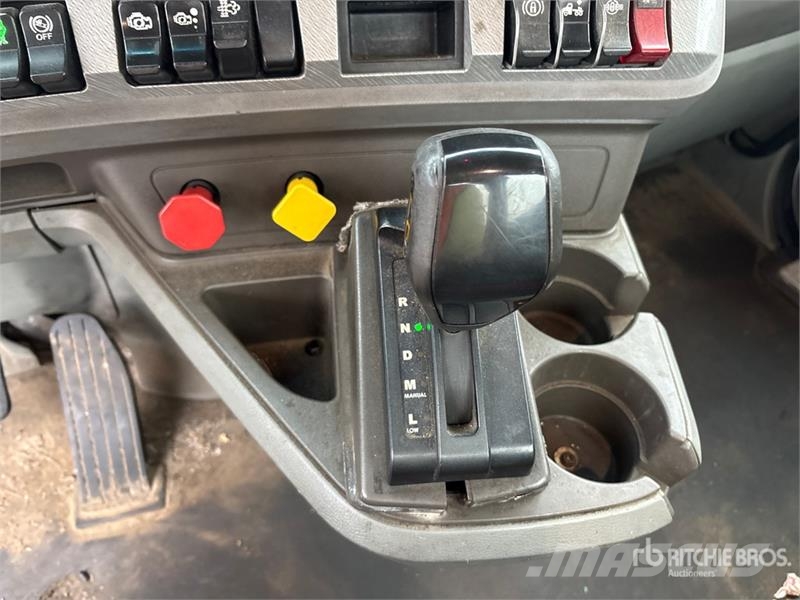 Kenworth T680 4x2 S/A Day Cab Truck Tractor Sadulveokid