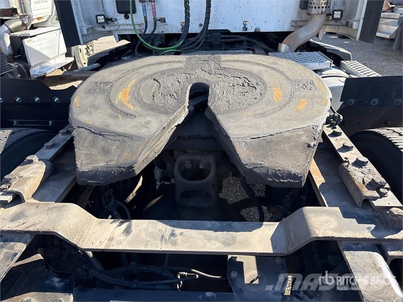 Kenworth T680 4x2 S/A Day Cab Truck Tractor Tractor Units