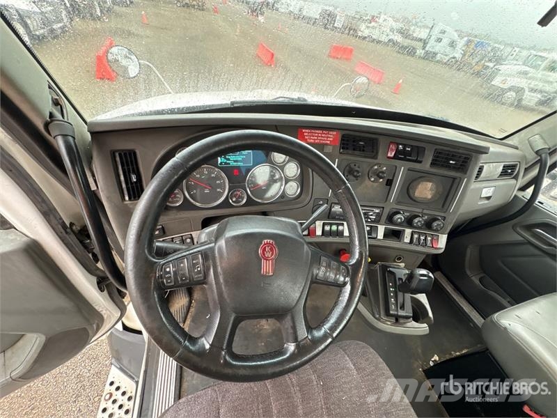 Kenworth T680 4x2 S/A Day Cab Truck Tractor Sadulveokid