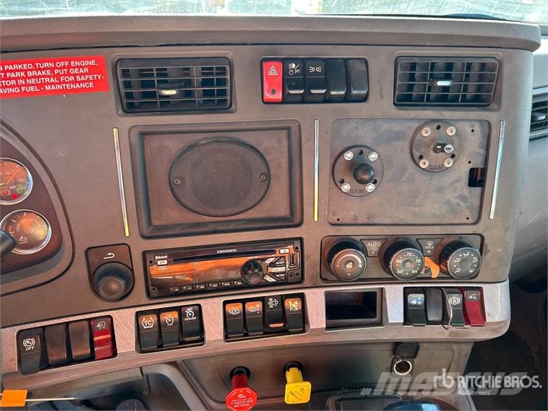 Kenworth T680 4x2 S/A Day Cab Truck Tractor Vlačilci