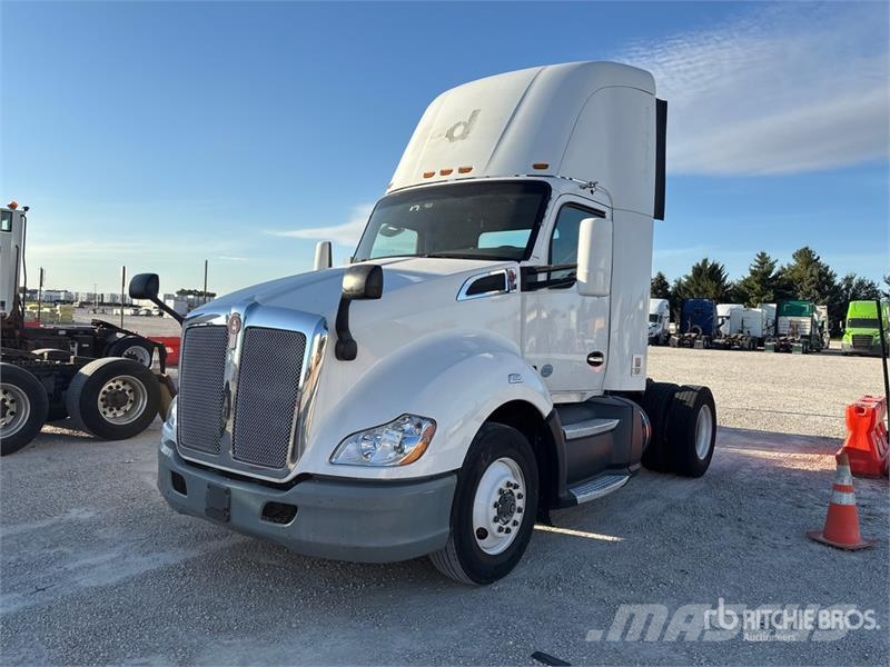 Kenworth T680 4x2 S/A Day Cab Truck Tractor Vlačilci