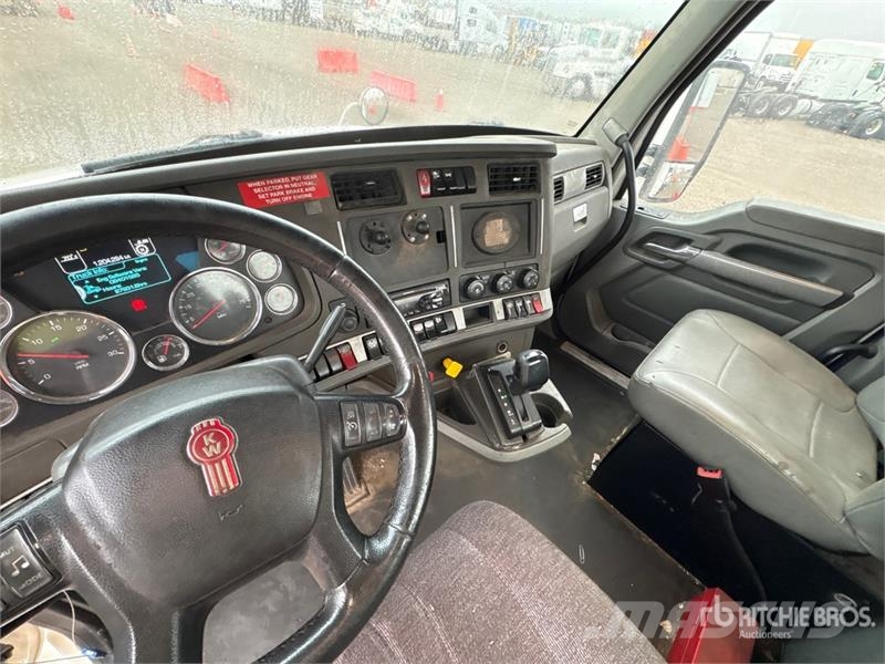 Kenworth T680 4x2 S/A Day Cab Truck Tractor Sadulveokid