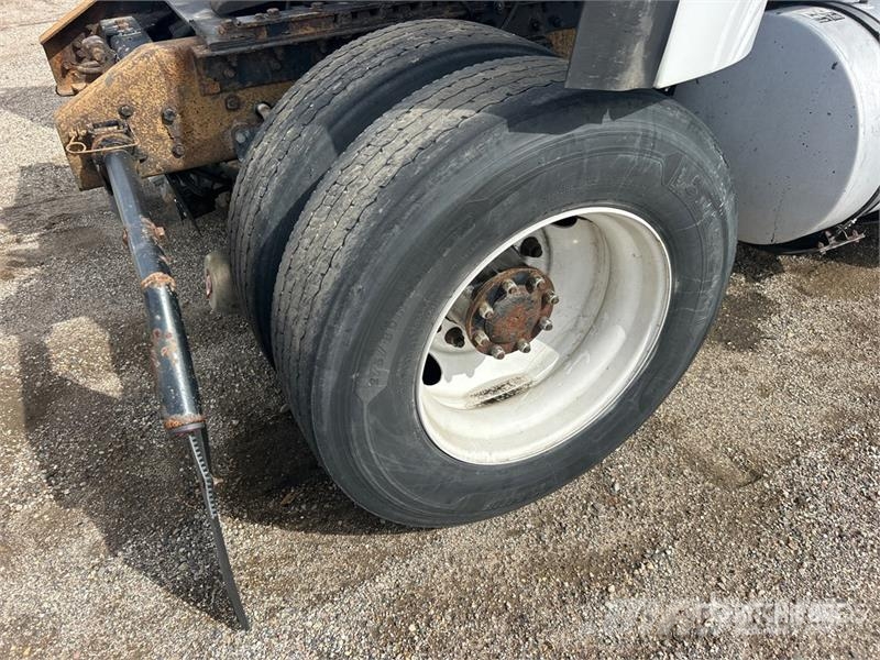 Kenworth T680 4x2 S/A Day Cab Truck Tractor Седельные тягачи