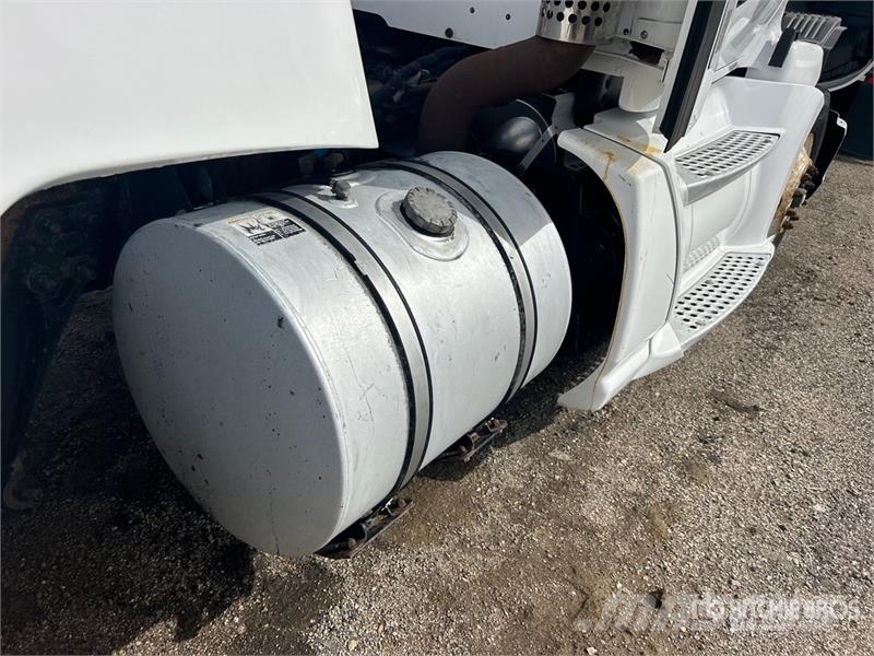Kenworth T680 4x2 S/A Day Cab Truck Tractor Седельные тягачи