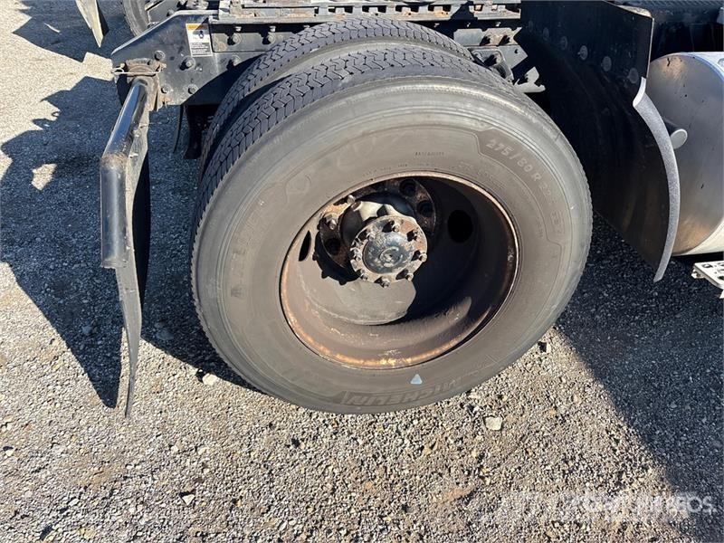 Kenworth T680 4x2 S/A Day Cab Truck Tractor Tractor Units