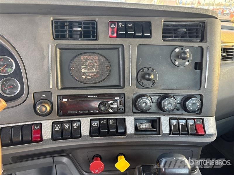 Kenworth T680 4x2 S/A Day Cab Truck Tractor Влекачи