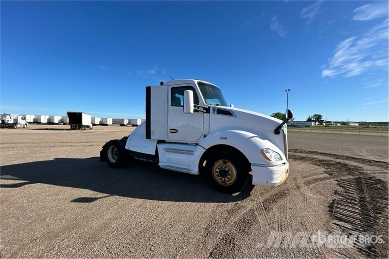 Kenworth T680 4x2 S/A Day Cab Truck Tractor Vlačilci