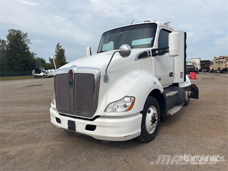 Kenworth T680 4x2 S/A Day Cab Truck Tractor Vlačilci